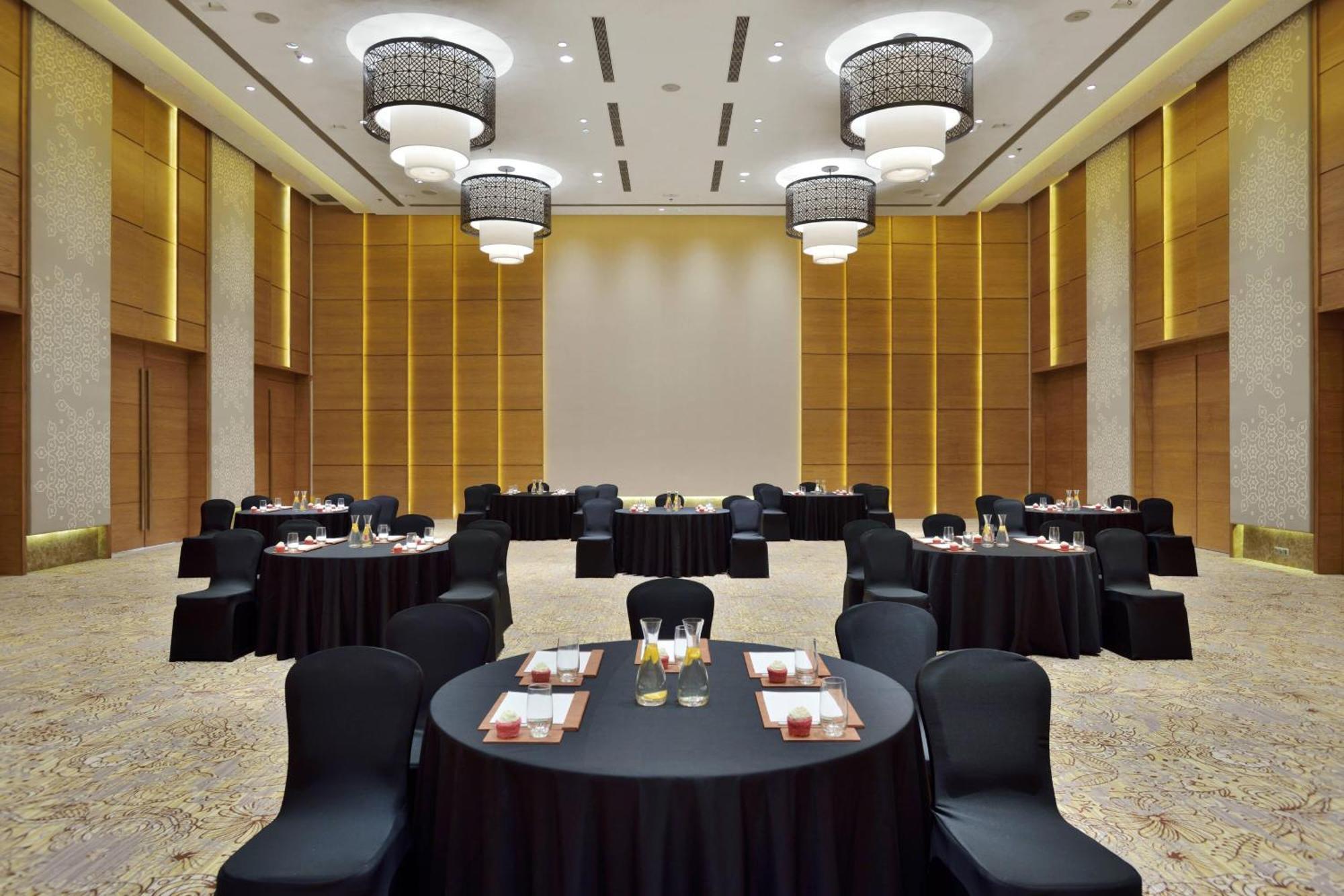 Courtyard By Marriott Raipur Hotel Eksteriør billede
