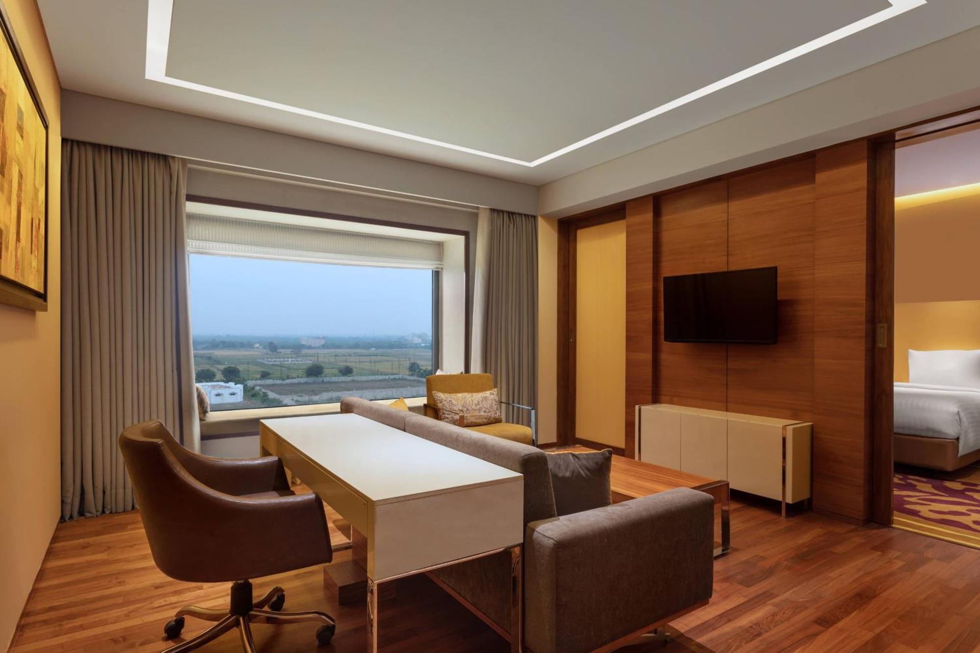 Courtyard By Marriott Raipur Hotel Eksteriør billede