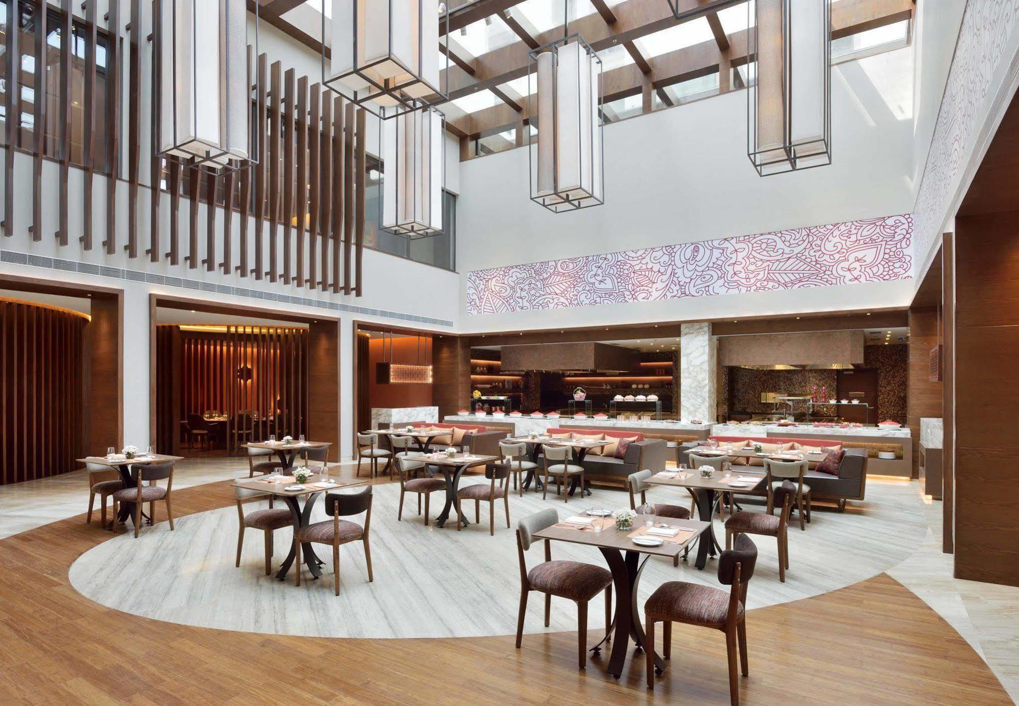 Courtyard By Marriott Raipur Hotel Eksteriør billede