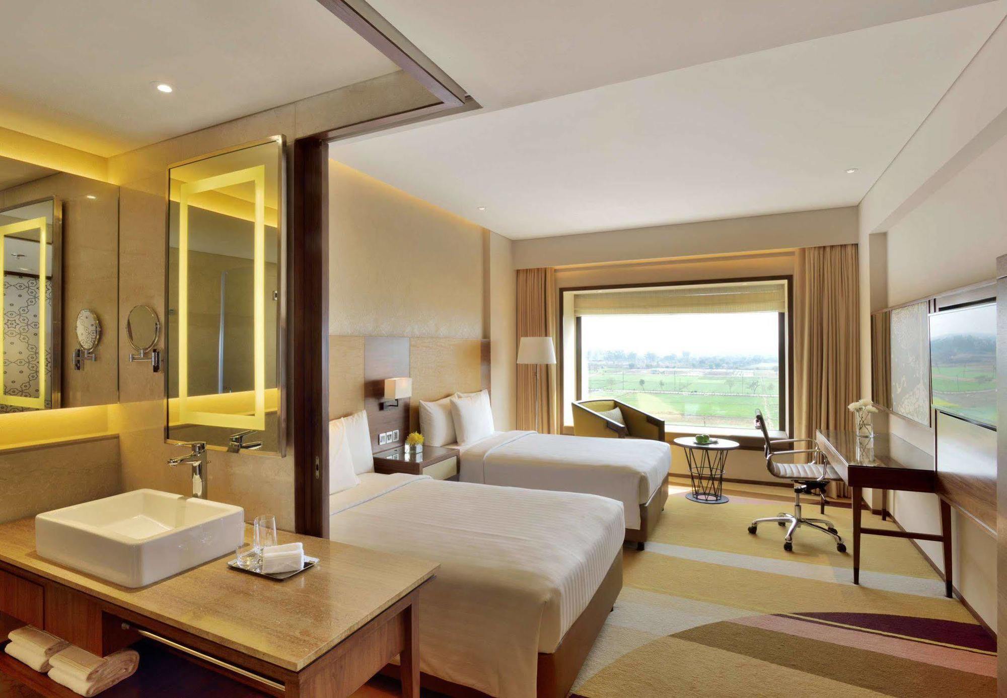 Courtyard By Marriott Raipur Hotel Eksteriør billede
