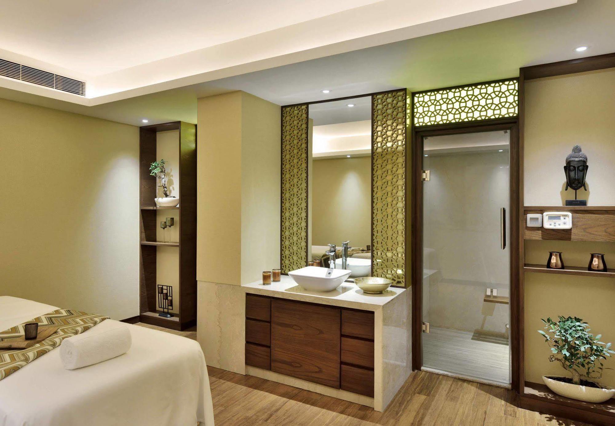 Courtyard By Marriott Raipur Hotel Eksteriør billede